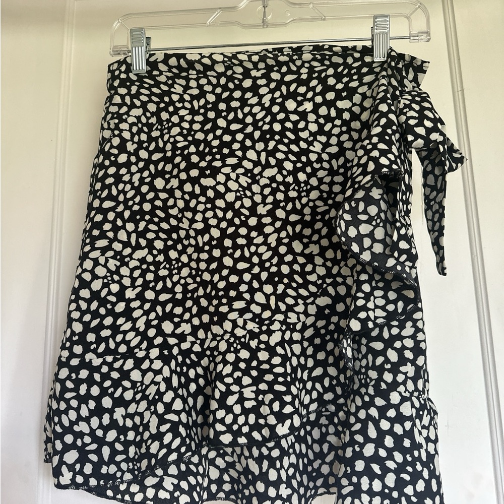 SHEIN Black and White Wrap Mini Skirt with Ruffled Tie Front